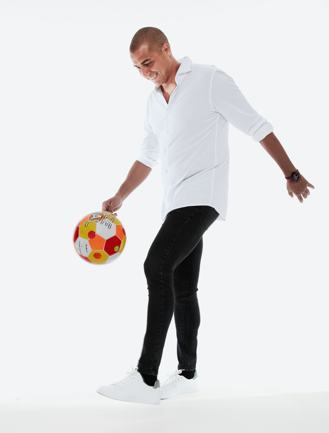 David-Trezeguet-wearing-the-Big-Bang-e-FIFA-World-Cup-Qatar-2022-with-his-dream-football