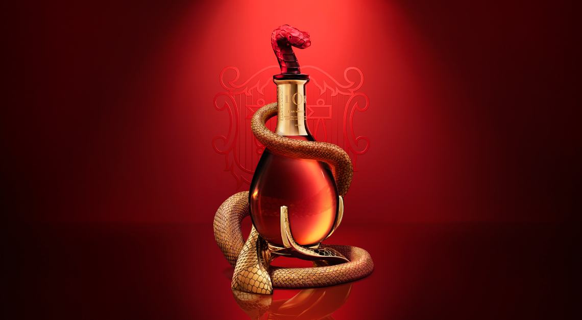 martell assemblage du serpent lunar new year snake